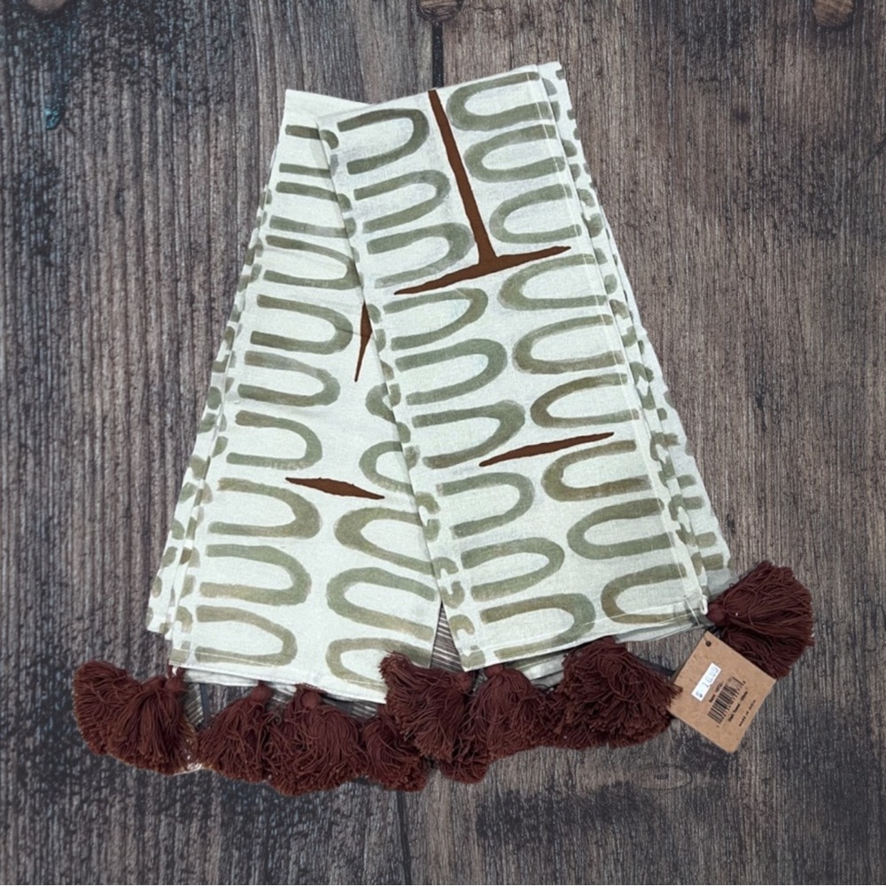 NWT Primitives By Kathy Set Of 2 Hand/Dish Towels With Tassels